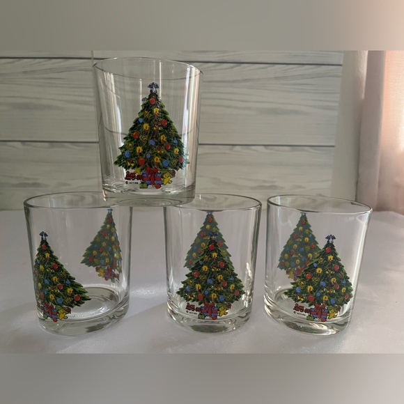 Vintage Christmas Tree Design “ Old Fashioned Holiday “Glass set of 4 - Picture 1 of 9